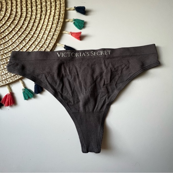 Victoria's Secret Seamless Textured Thong Panty Gray Medium NEW - Picture 1 of 6